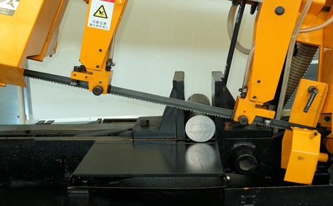 东区街道数控带锯床自动送料精度会出现偏差吗？